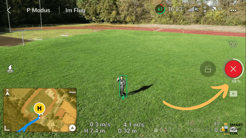 Der Fortschritt eines DJI Mini 3 Pro Mastershots wird in Prozent am rechten Rand der DJI Fly App angezeigt.